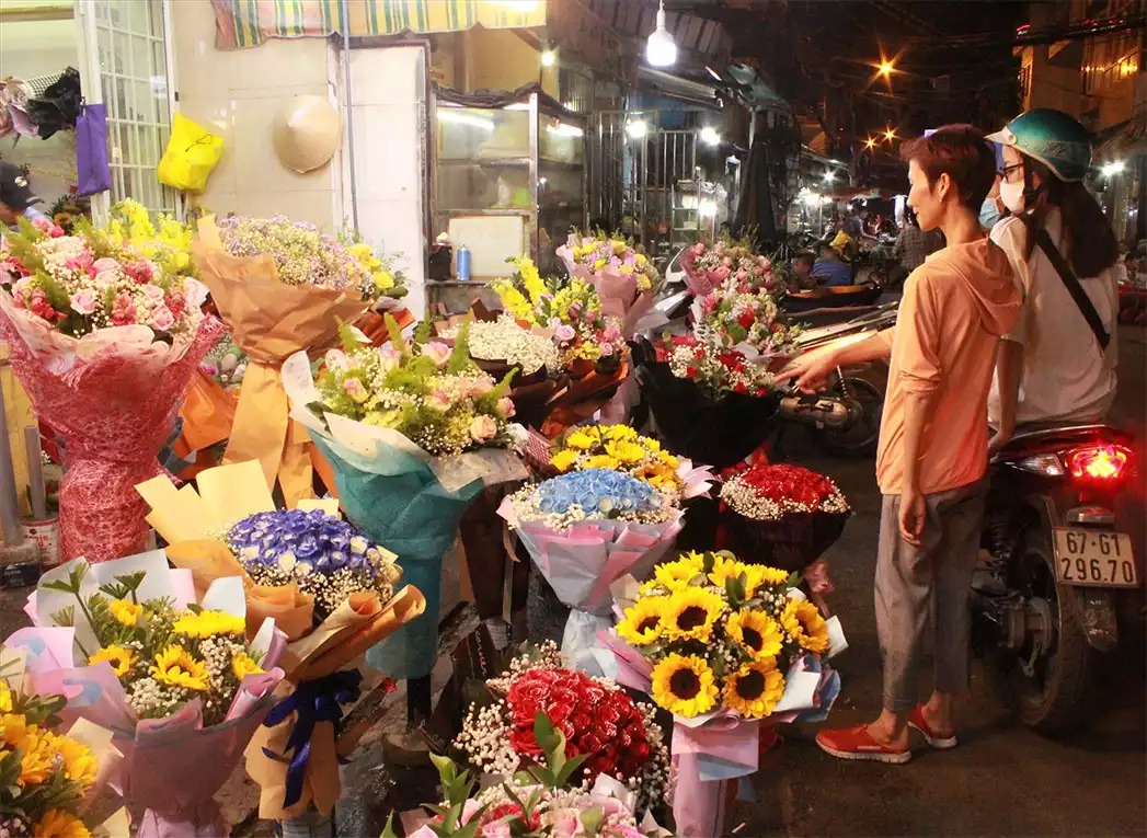 Có nên kinh doanh phụ kiện cắm hoa tại shop hoa tươi?